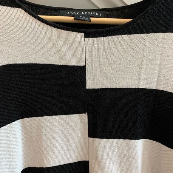 Larry Levine Interrupted Stripe Knit Top sz PXL - Picture 2 of 4